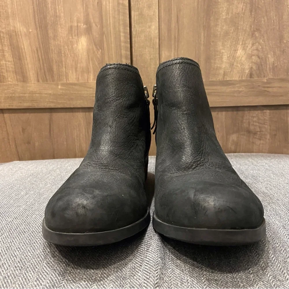 Sorel 'Lolla' Black Leather Zip Ankle Booties 9